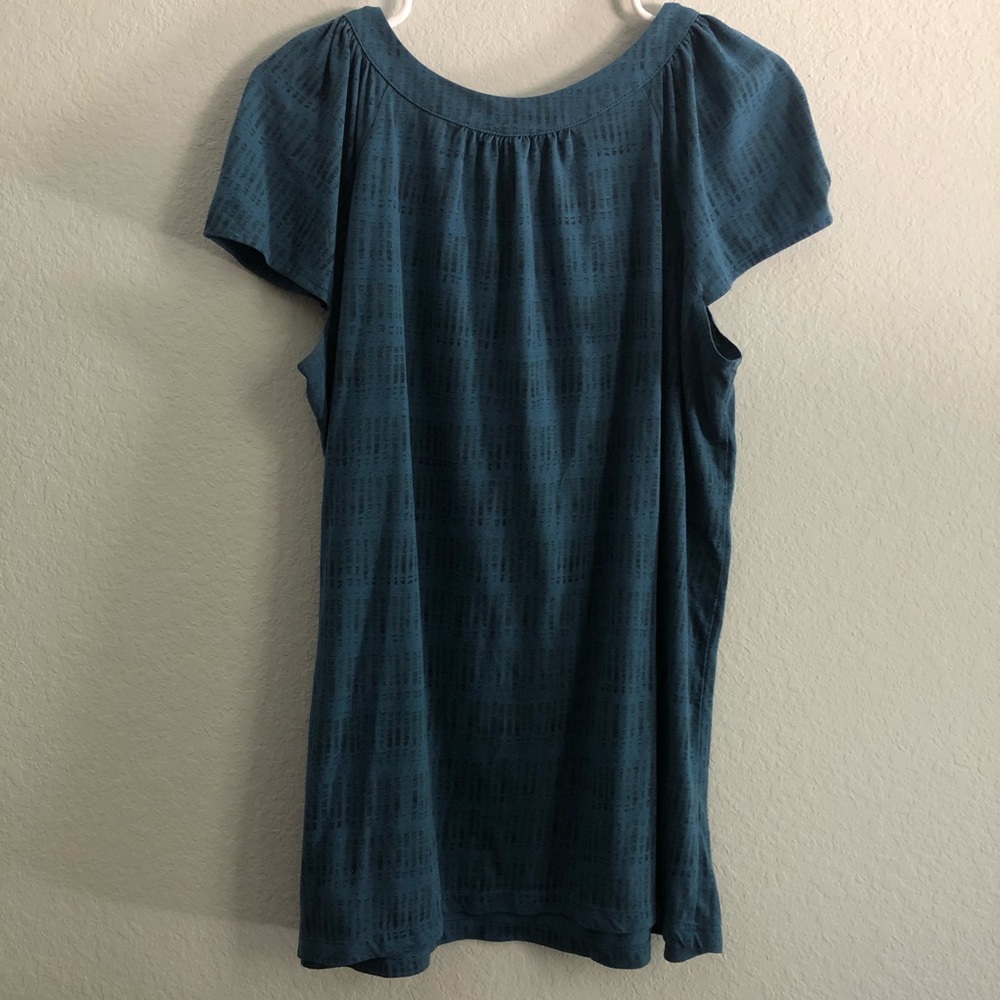 Casual and light t-shirt with open crew neck - Picture 4 of 4